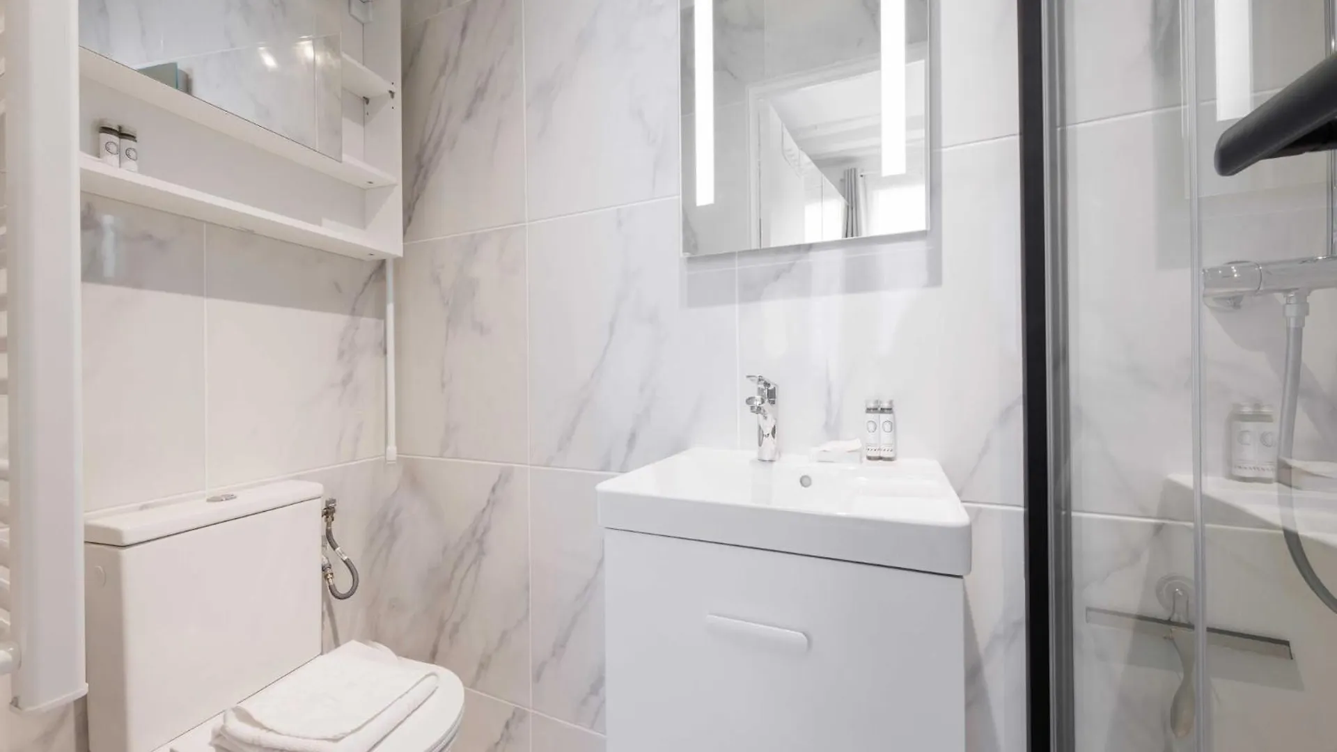 Charming Studio 2P In The Heart Of Paris 0*,