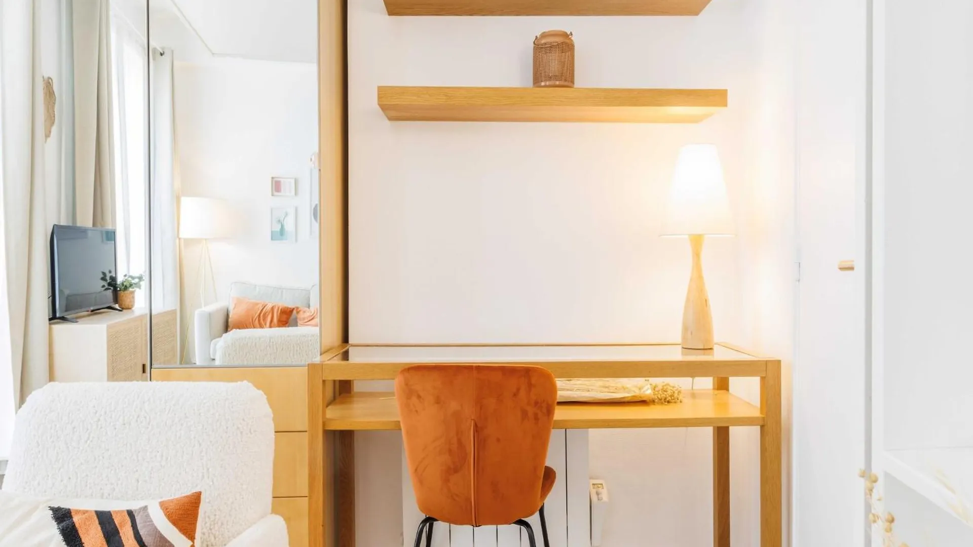 Charming Studio 2P In The Heart Of Paris France